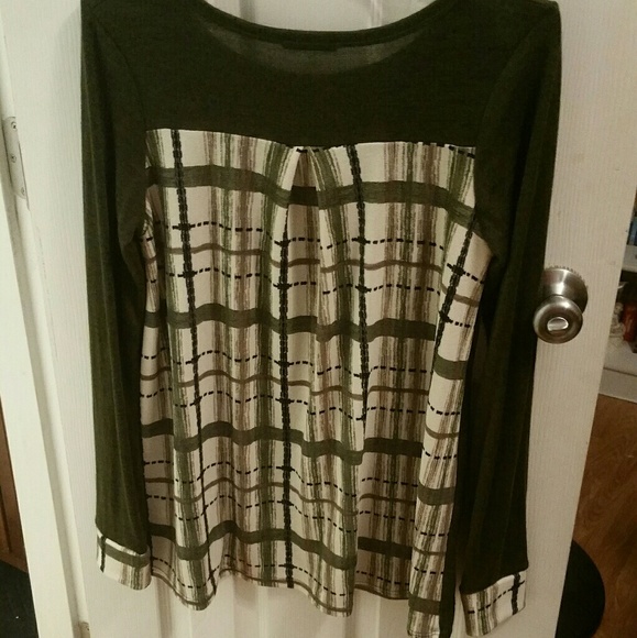 Green sweater - Picture 2 of 2